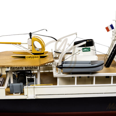 Maquette de la Calypso - Navire d'exploration du Commandant Cousteau - Maquette en bois, Montée, Prête à Exposer
