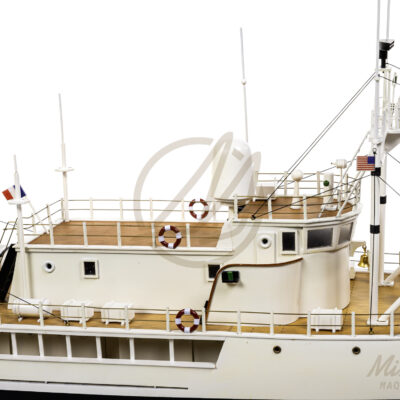 Maquette de la Calypso - Navire d'exploration du Commandant Cousteau - Maquette en bois, Montée, Prête à Exposer