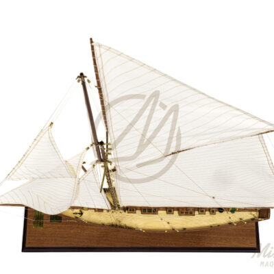 Maquette du Britania de Qualité Musée - Voilier de Course de Classe J - Maquette en bois, Montée, Prête à Exposer