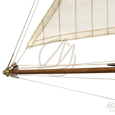 Maquette du Britania de Qualité Musée - Voilier de Course de Classe J - Maquette en bois, Montée, Prête à Exposer