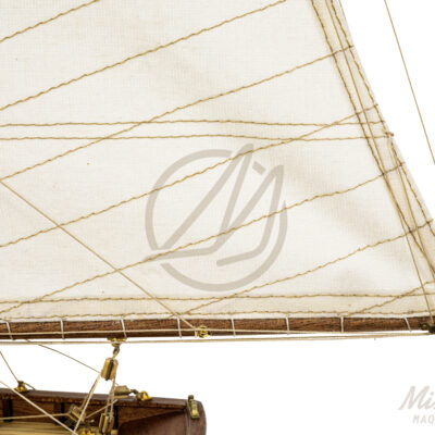 Maquette du Britania de Qualité Musée - Voilier de Course de Classe J - Maquette en bois, Montée, Prête à Exposer