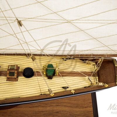 Maquette du Britania de Qualité Musée - Voilier de Course de Classe J - Maquette en bois, Montée, Prête à Exposer