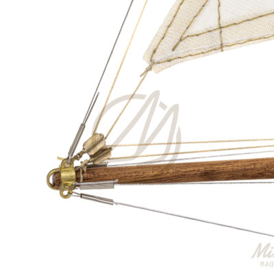 Maquette du Britania de Qualité Musée - Voilier de Course de Classe J - Maquette en bois, Montée, Prête à Exposer