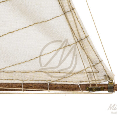 Maquette du Britania de Qualité Musée - Voilier de Course de Classe J - Maquette en bois, Montée, Prête à Exposer