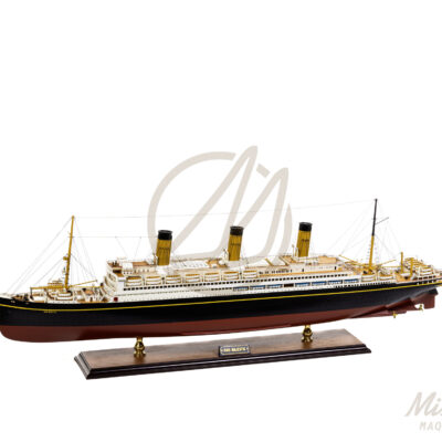 Maquette du RMS Majestic en bois haut de gamme déjà montée vue d’ensemble