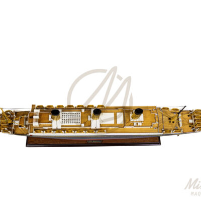 Maquette du RMS Majestic en bois haut de gamme déjà montée vue d’ensemble