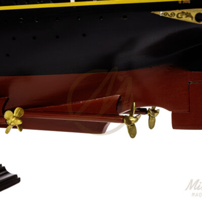 Maquette du RMS Majestic en version Éclairée - Paquebot de la White Star Lines lancé en 1922 - Maquette en bois, Montée, Prête à Exposer