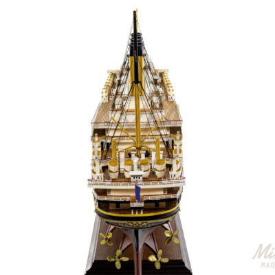 Maquette du RMS Majestic en bois haut de gamme déjà montée vue d’ensemble