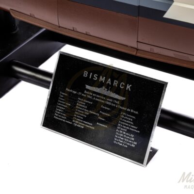 Maquette du Bismarck en métal avec plaque