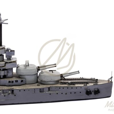 Maquette du Bretagne en bois zoom sur détails du navire