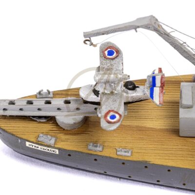 Maquette du Strasbourg en bois zoom sur détails du navire
