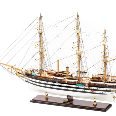 Maquette d'exposition entièrement montée - Mistral Maquettes – Amerigo Vespucci - 90 cm – vue latérale bâbord arrière