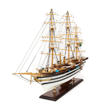 Maquette d'exposition entièrement montée - Mistral Maquettes – Amerigo Vespucci - 90 cm – vue globale bâbord avant