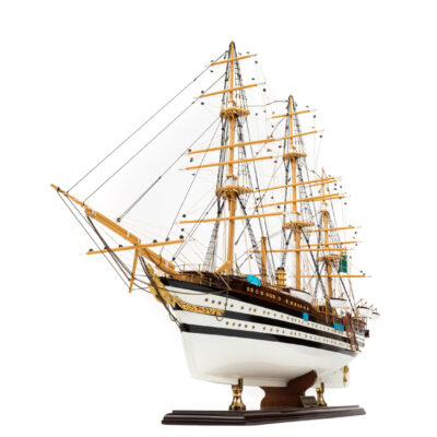Maquette d'exposition entièrement montée - Mistral Maquettes – Amerigo Vespucci - 90 cm – vue globale bâbord avant