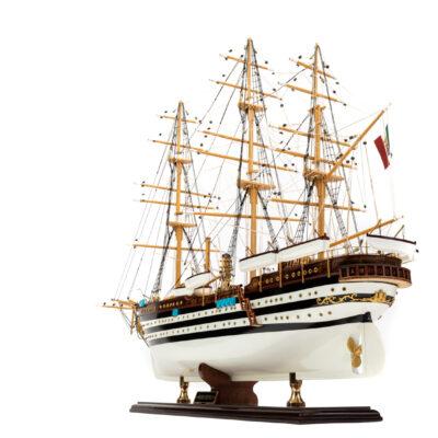 Maquette d'exposition entièrement montée - Mistral Maquettes – Amerigo Vespucci - 90 cm – vue globale bâbord poupe