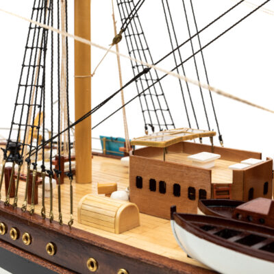 Maquette d'exposition entièrement montée - Mistral Maquettes – Amerigo Vespucci - 90 cm – vue bâbord pont avant