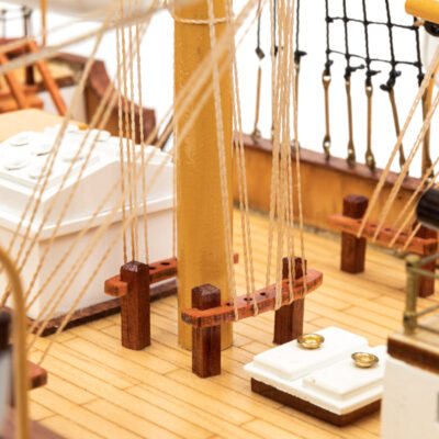 Maquette d'exposition entièrement montée - Mistral Maquettes – Amerigo Vespucci - 90 cm – vue détaillée pied de mât