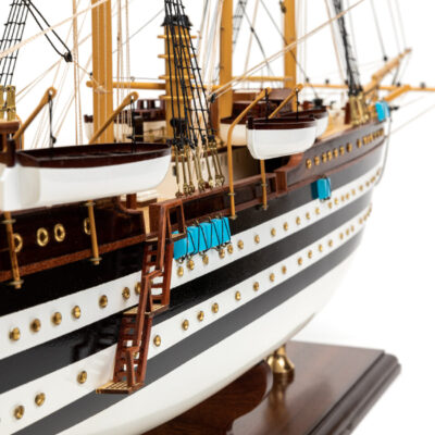 Maquette d'exposition entièrement montée - Mistral Maquettes – Amerigo Vespucci - 90 cm – vue détaillée tribord