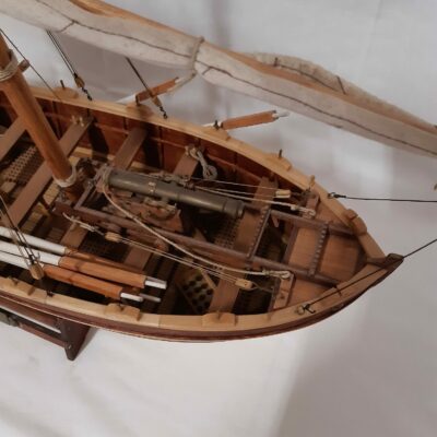 Maquette de Bateau de la Barque Armée - Déjà Montée - Maquette en Bois - Mistral Maquettes