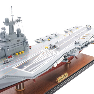 Maquette du Charles De Gaulle - Célèbre Porte Avions de la Marine Française. Maquette d'Exposition Haut de Gamme - Déjà Montée - Mistral Maquettes