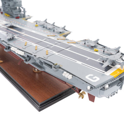 Maquette du Charles De Gaulle - Célèbre Porte Avions de la Marine Française. Maquette d'Exposition Haut de Gamme - Déjà Montée - Mistral Maquettes