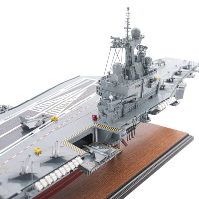 Maquette du Charles De Gaulle - Célèbre Porte Avions de la Marine Française. Maquette d'Exposition Haut de Gamme - Déjà Montée - Mistral Maquettes