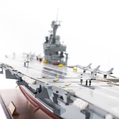 Maquette de Navire Militaire en bois déjà monté - Maquettes haut de gamme décoratives et d'exposition.