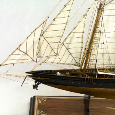 Maquette d'exposition entièrement montée – Mistral Maquettes - Atlantic - 78 cm - Vue latérale babord avant