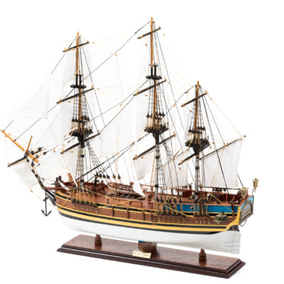 Maquette d'exposition entièrement montée - Mistral Maquettes - Le Bounty - 72 cm - vue globale latérale bâbord