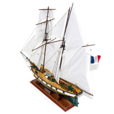 Maquette d'exposition entièrement montée –Mistral Maquettes - La Recouvrance - 80 cm - vue plongeante globale bâbord arrière