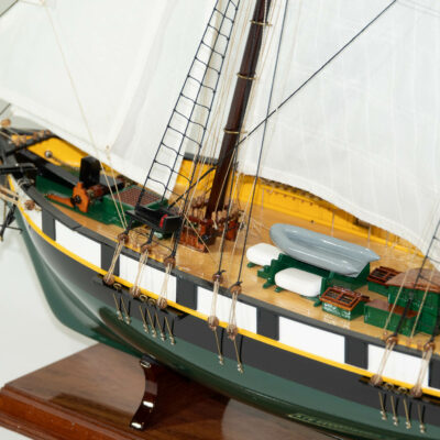 Maquette d'exposition entièrement montée –Mistral Maquettes - La Recouvrance - 80 cm - vue plongeante pont avant