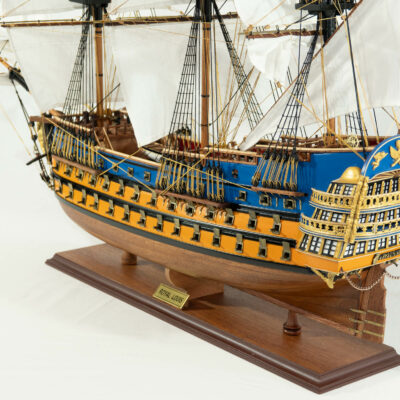 Maquette d'exposition entièrement montée – Mistral Maquettes - Le Royal Louis - 94 cm - vue latérale bâbord arrière
