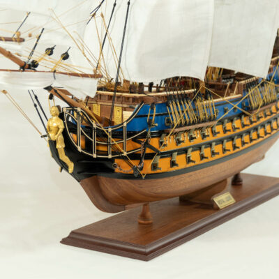 Maquette d'exposition entièrement montée – Mistral Maquettes - Le Royal Louis - 94 cm - vue latérale bâbord avant