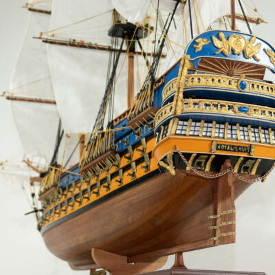 Maquette d'exposition entièrement montée – Mistral Maquettes - Le Royal Louis - 94 cm - vue plongeante poupe