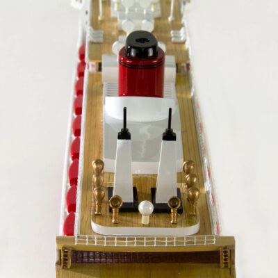 Maquette d'exposition entièrement montée – Mistral Maquettes - Queen Marie II - 100 cm - vue plongeante pont central