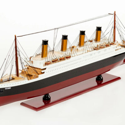 Maquette d'exposition entièrement montée – Mistral Maquettes - Titanic - 101 cm - vue latérale babord avant
