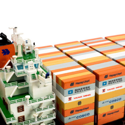 Maquette du Porte-Conteneur Colombo Express · Armé par Hapag-Lloyd · Maquette haut de gamme en bois déjà montée · Maquette de bateau décorative d'exposition · Mistral Maquettes