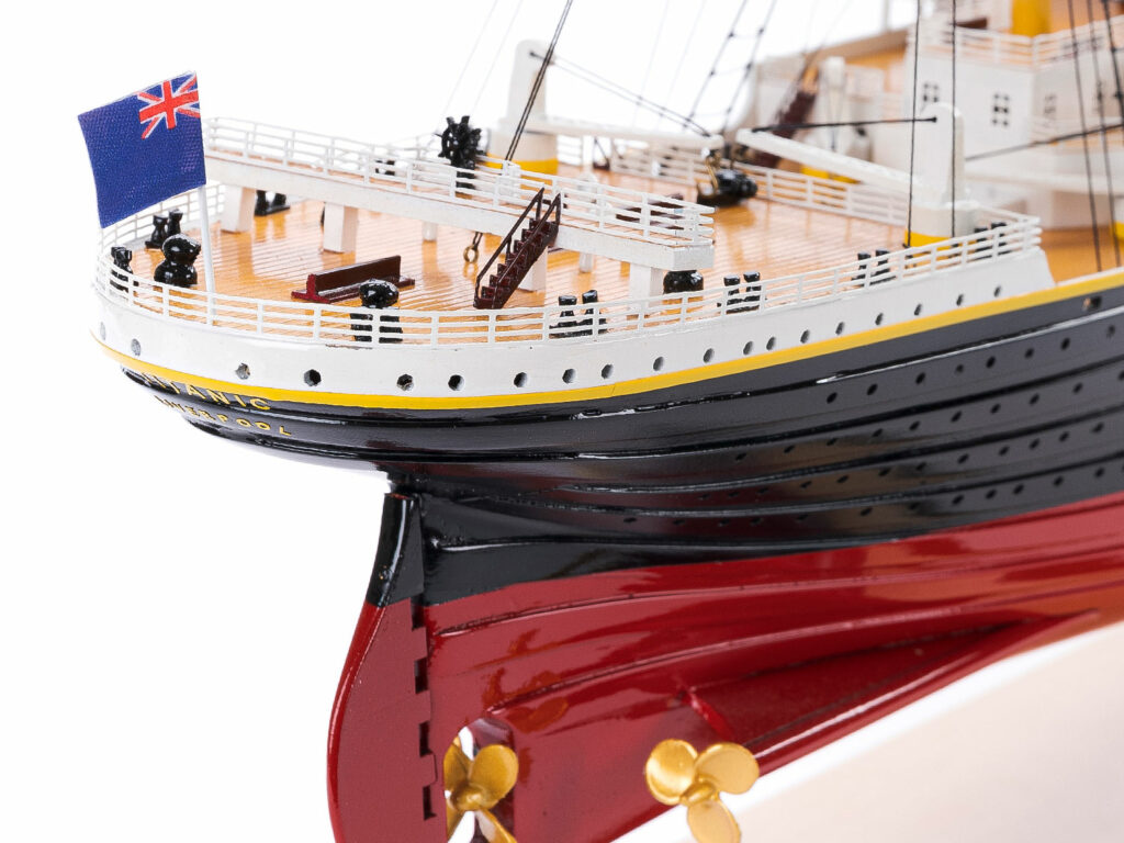 Maquette Titanic - INNOVTEC - 3800 pièces - Plastique - 40x7x28,5 cm - Mixte - Jeux - Jouets Maquette Titanic - INNOVTEC - 3800 pièces - Plastique - 40x7x28,5 cm - Mixte - Jeux - Jouets