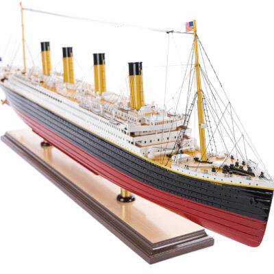 Maquette d'exposition entièrement montée – Mistral Maquettes - paquebot Titanic (101 cm), vue tribord de la proue