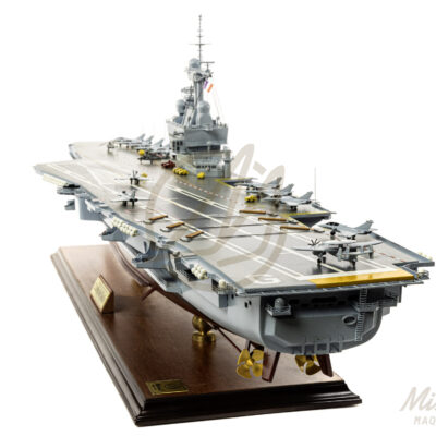 Maquette du Porte Avion Charles de Gaulle · Haute de Gamme · Maquette en bois livrée Montée · maquette de bateau de décoration de qualité · Mistral Maquettes