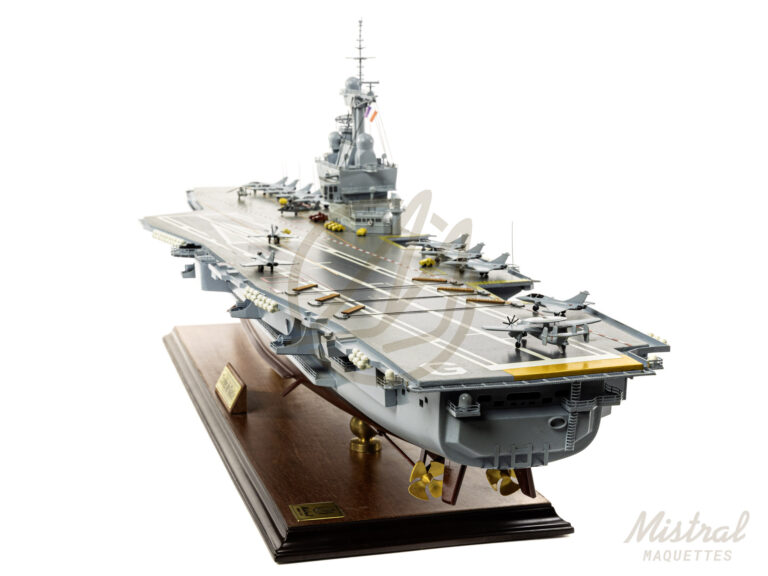 Maquette Du Porte Avions Charles De Gaulle Pr te Exposer maquette-du-porte-avions-charles-de-gaulle-pr-te-exposer