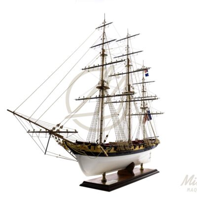 Maquette de La Confiance, Frégate Corsaire de Surcouf. Série Limitée de Qualité Musée. Maquette en bois. Vue d’ensemble.