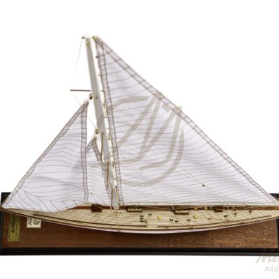 Maquette du voilier Rainbow classe J 1934 – Mistral Maquettes, qualité décorative, longueur 48 cm