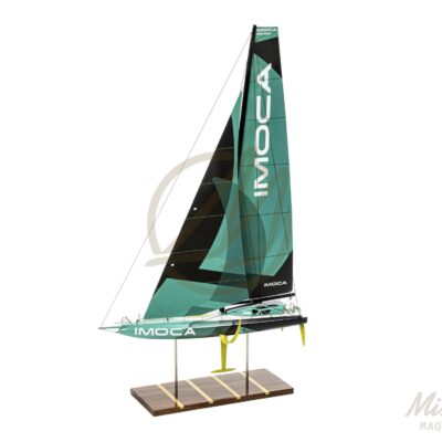 Maquette de l'IMOCA 60 du Vendée Globe. Con!ue en Impression 3D. Prête à exposer.