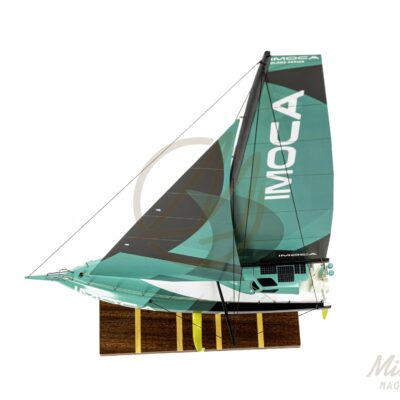 Maquette de l'IMOCA 60 du Vendée Globe. Con!ue en Impression 3D. Prête à exposer.