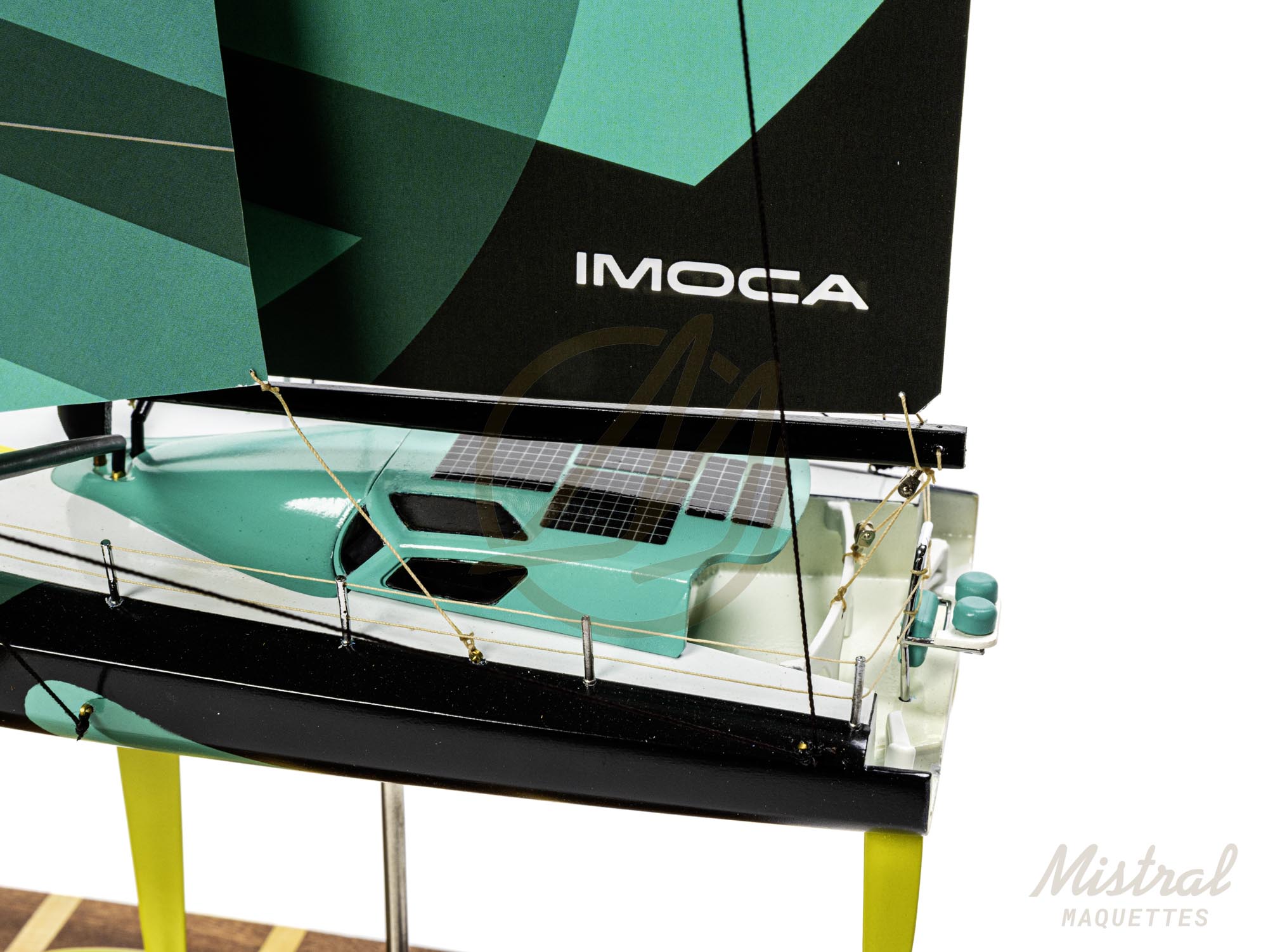 imoca Maquette de l'IMOCA 60 du Vendée Globe. Con!ue en Impression 3D. Prête à exposer. Vue arrière