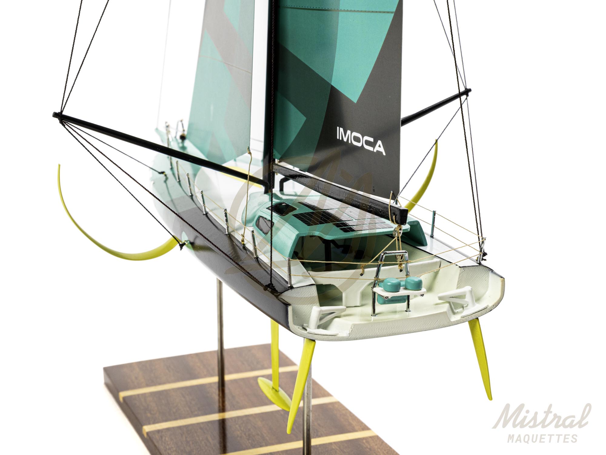 imoca Maquette de l'IMOCA 60 du Vendée Globe. Con!ue en Impression 3D. Prête à exposer. Vue arrière