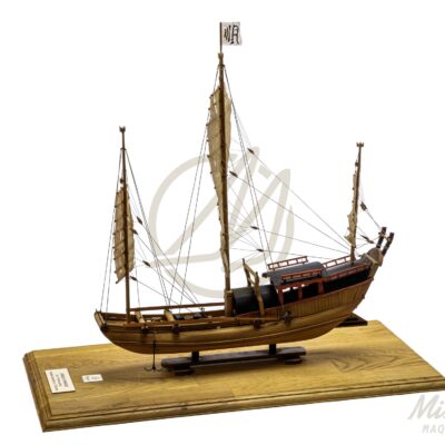 Maquette d’une Jonque Chinoise En Bois Déjà Montée Vue d’ensemble