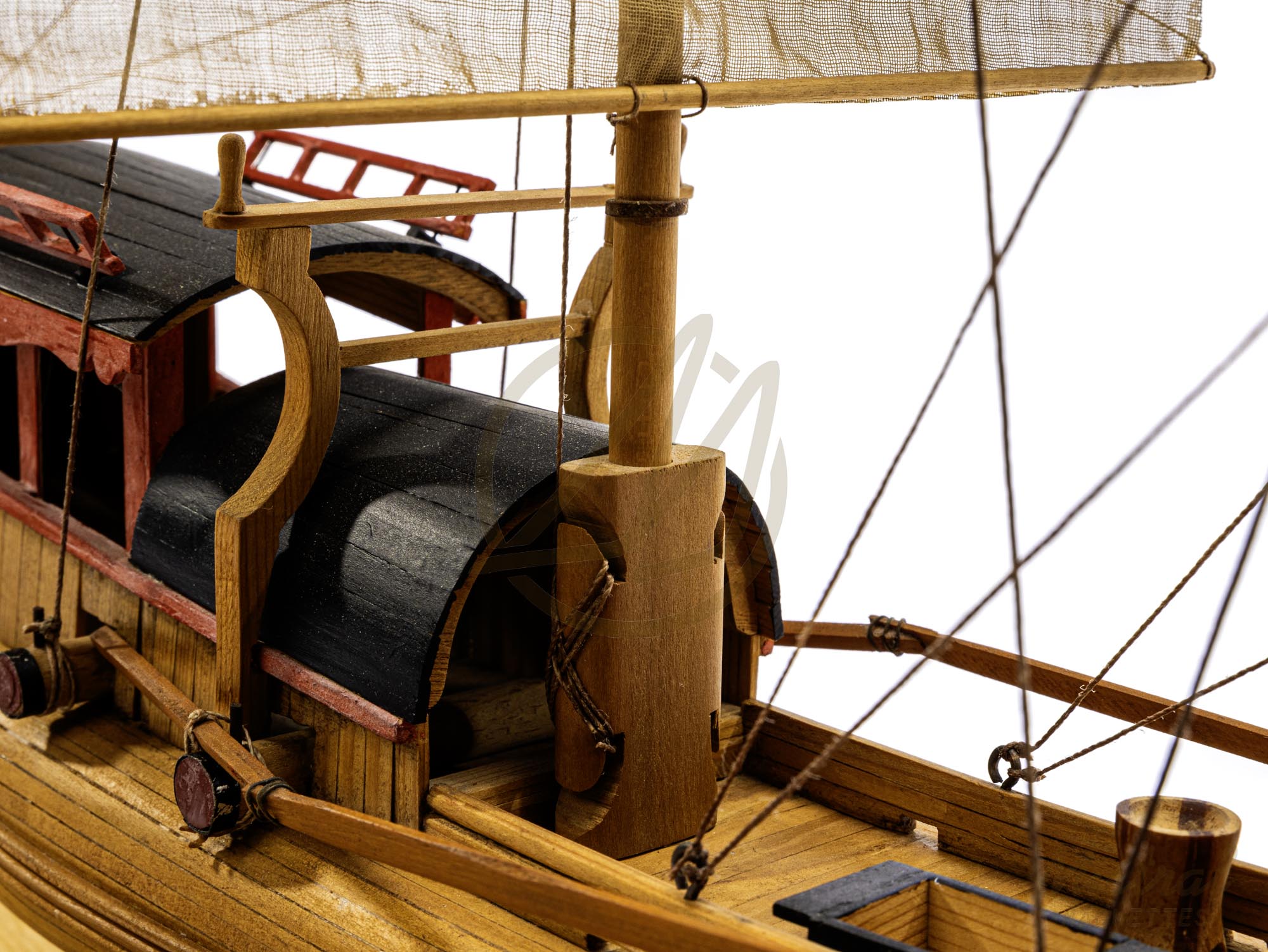 Maquette d’une Jonque Chinoise En Bois Finition Peinte Vue détaillée