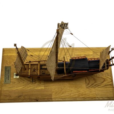 Maquette d’une Jonque Chinoise En Bois Déjà Montée Vue de haut